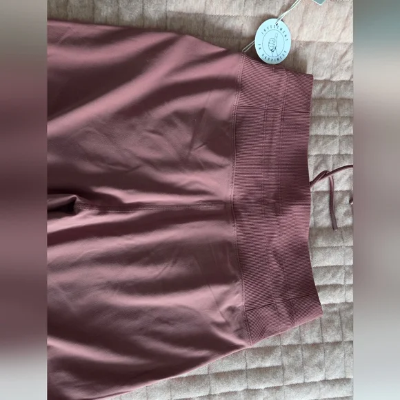 Vuori Daily Jogger NWT Rosewood - Picture 6 of 7